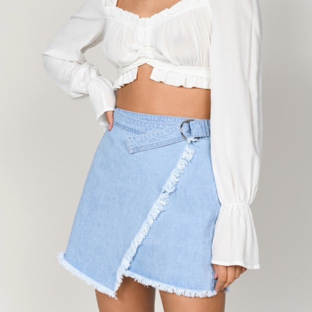 Tobi NWT Light Denim Asymmetrical Mini Skirt - Picture 1 of 8